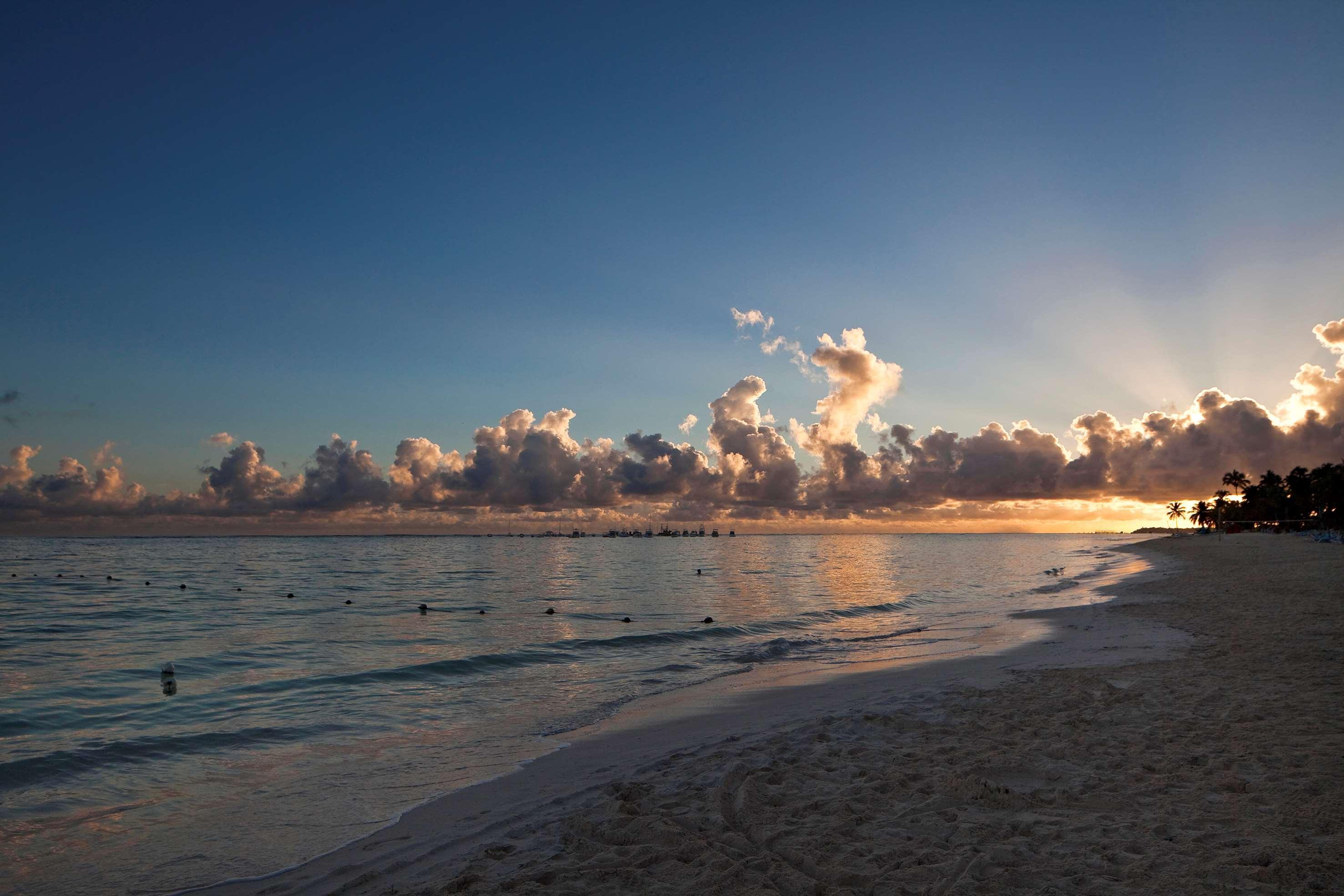 Meliá Caribe Beach Resort-All Inclusive Punta Cana Esterno foto Sunset at Playa del Carmen