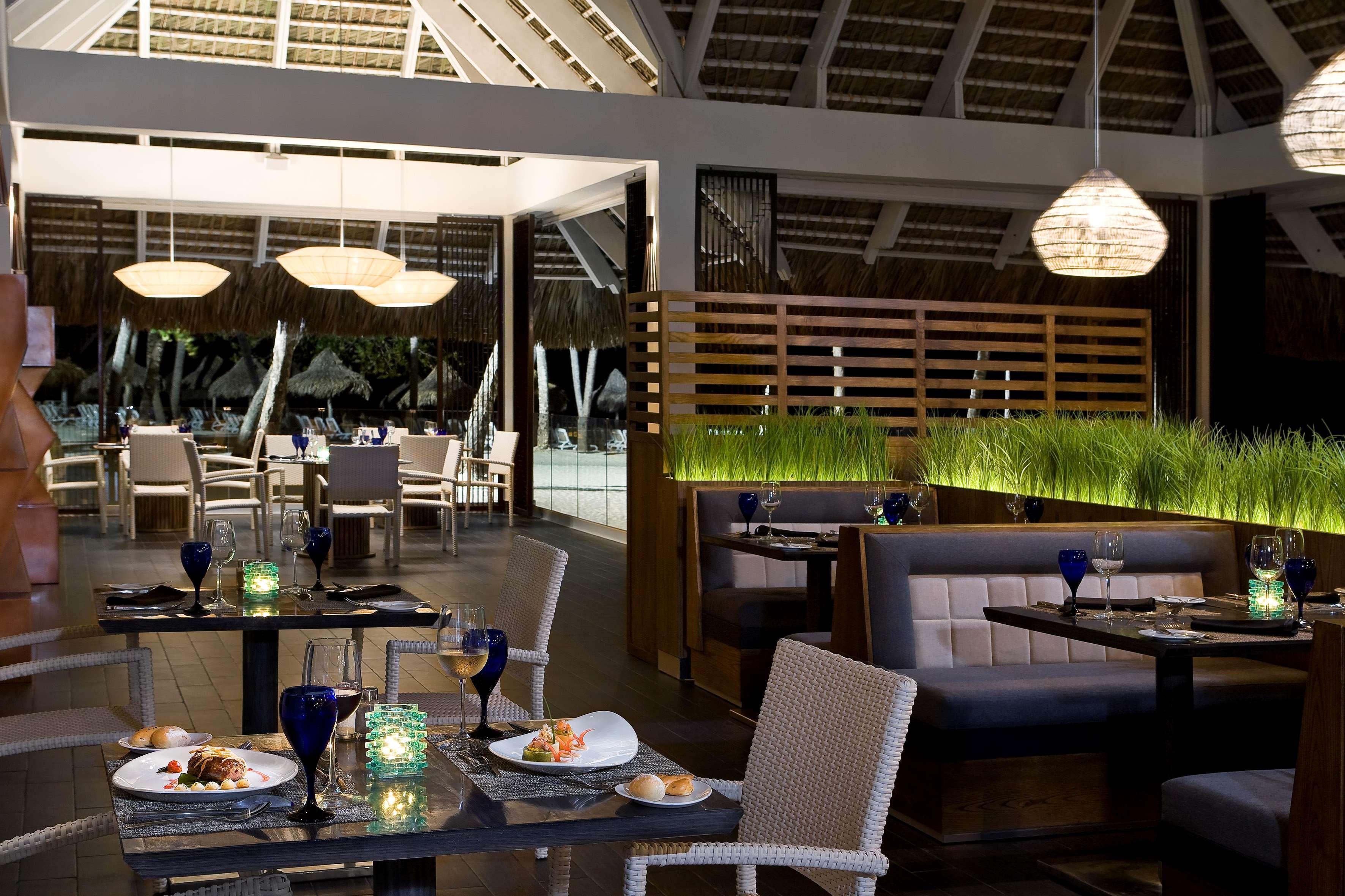 Meliá Caribe Beach Resort-All Inclusive Punta Cana Esterno foto The restaurant at the resort