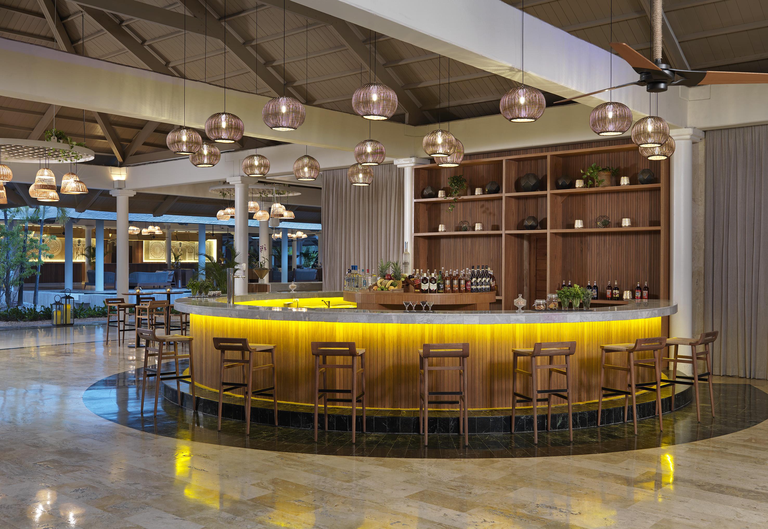 Meliá Caribe Beach Resort-All Inclusive Punta Cana Esterno foto The bar at the new lounge