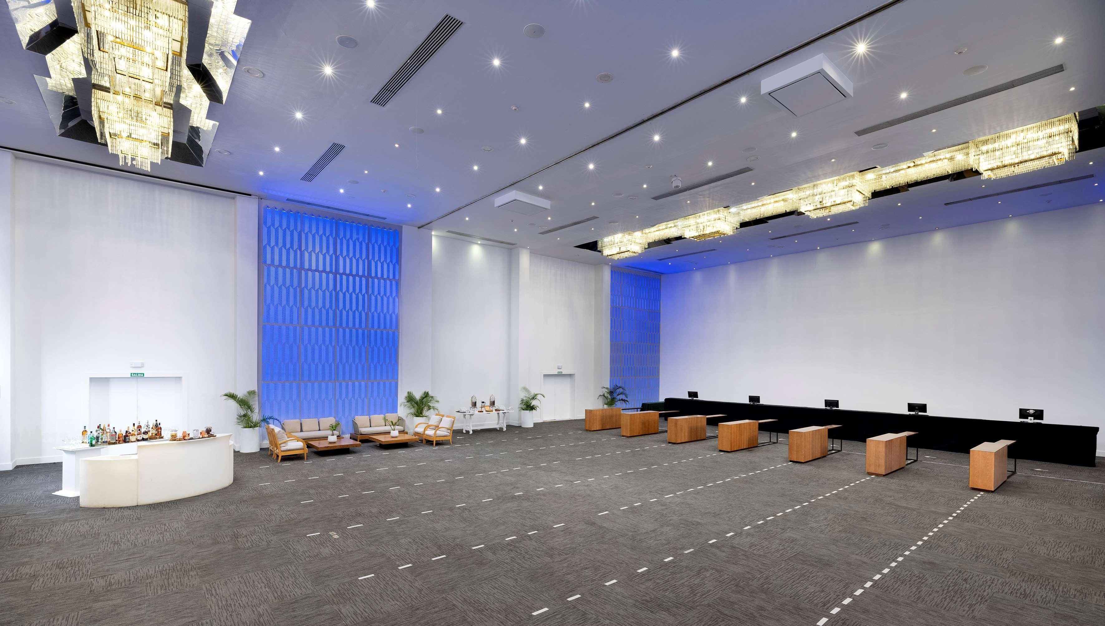 Meliá Caribe Beach Resort-All Inclusive Punta Cana Esterno foto The interior of the 1000-seat auditorium