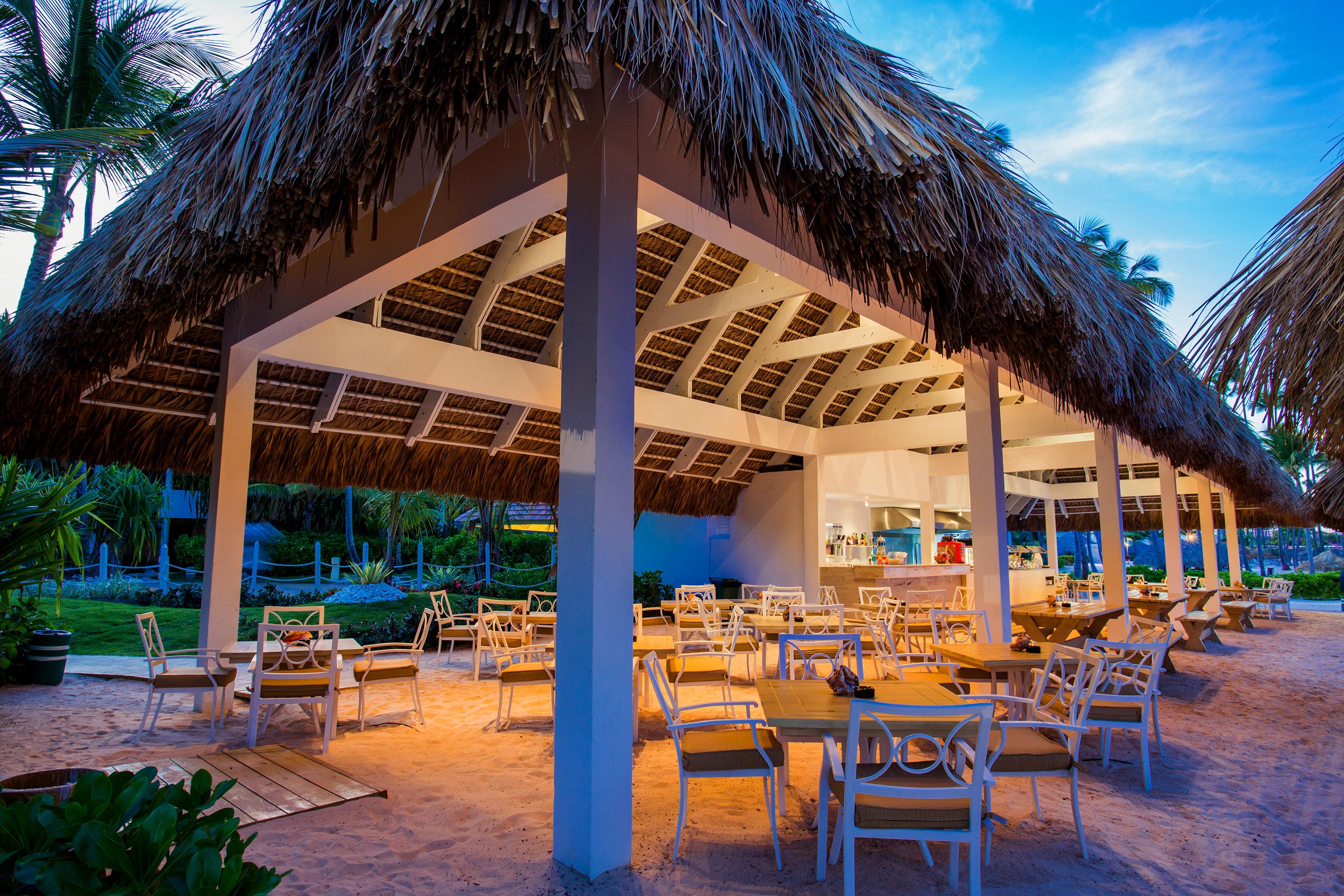 Meliá Caribe Beach Resort-All Inclusive Punta Cana Esterno foto The Beach Bar